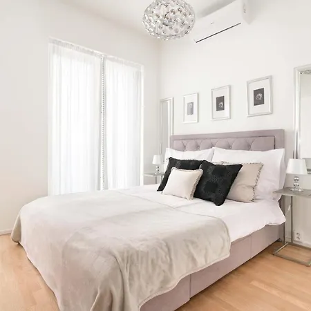 Cozy&quiet With A/c In Centre Praga