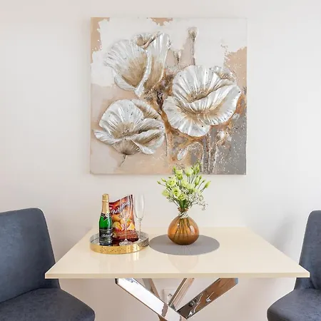 Cozy&quiet With A/c In Centre 아파트 프라하